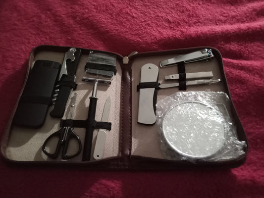 Men Shaving and Manicure Set