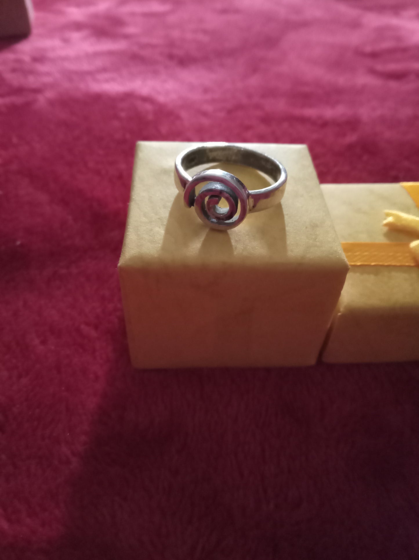 Silver ring swirl design