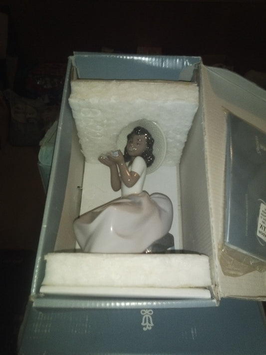 Sweet Fragrance Girl (Lladro)